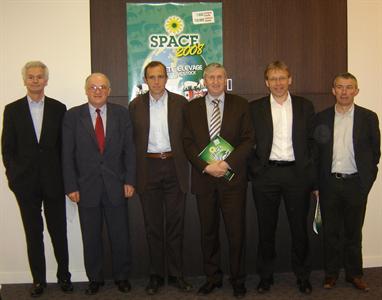 Organisateurs du salon Space 2008, photo parue sur Web-agri (Terre-net Média)
