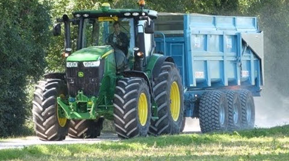 Vidéo : Comparatif des tracteurs John Deere 7215 R vs 7930 Vidéo : Comparatif des tracteurs John Deere 7215 R vs 7930