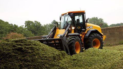 L'agrochargeuse 418S en remplace deux L'agrochargeuse 418S en remplace deux