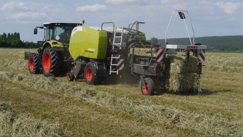 La nouvelle Claas Quadrant 4000 en action en Camargue - vidéo exclusive La nouvelle Claas Quadrant 4000 en action en Camargue - vidéo exclusive