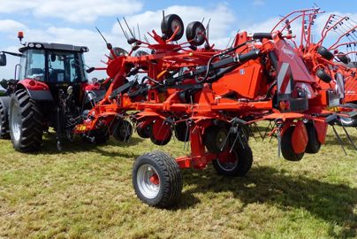 Kuhn fane en très grande largeur Kuhn fane en très grande largeur
