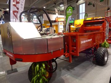 Une pailleuse automotrice chez Silofarmer Une pailleuse automotrice chez Silofarmer