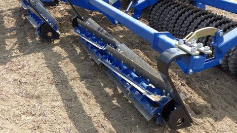 Un rouleau Dal-bo à lames tranchantes Un rouleau Dal-bo à lames tranchantes