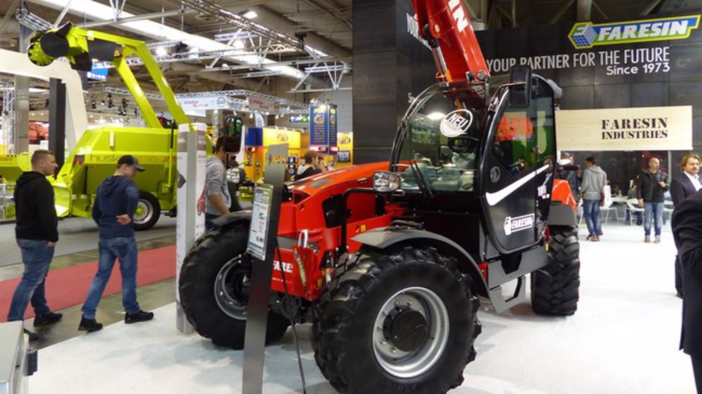 Trois chariots télescopiques Faresin pour travaux lourds