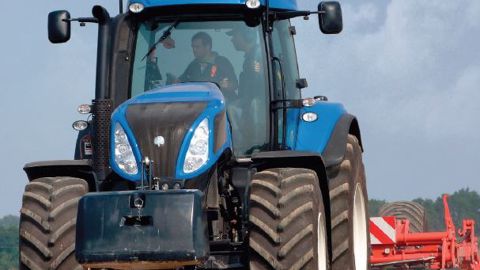 New Holland T8.390 Auto Command : hors normes. New Holland T8.390 Auto Command : hors normes.