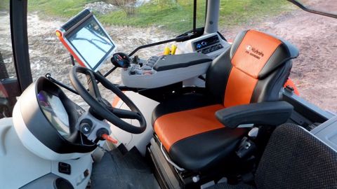 Aux commandes du tracteur Kubota M7171 K-VT Aux commandes du tracteur Kubota M7171 K-VT