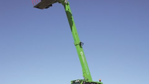 Merlo : Chargeur télescopique hybride à transmission diesel-électrique Merlo : Chargeur télescopique hybride à transmission diesel-électrique