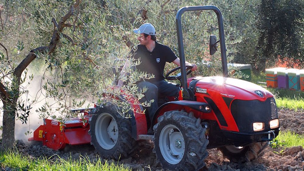 Le tracteur Tigre d'Antonio Carraro se faufile Le tracteur Tigre d'Antonio Carraro se faufile