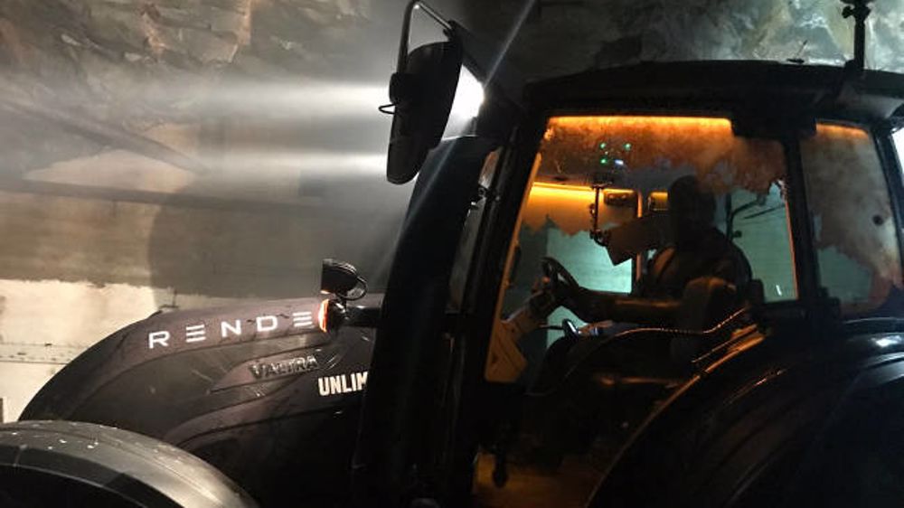 Un tracteur Valtra sur le tapis rouge pour Rendel Un tracteur Valtra sur le tapis rouge pour Rendel