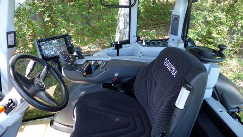 L'accoudoir Smart Touch sur les Valtra T4 et N4