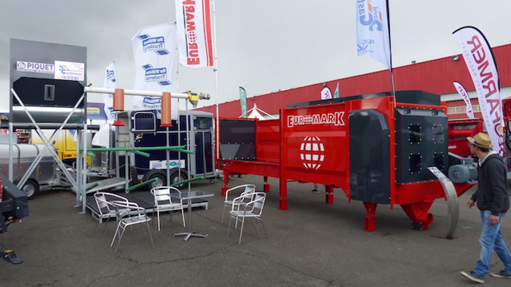 Un automate de paillage dans la gamme Euromark Un automate de paillage dans la gamme Euromark