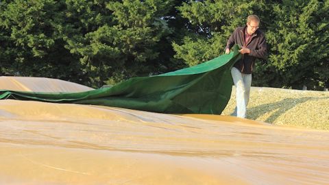 Vélitex : le bâchage des silos simplifié Vélitex : le bâchage des silos simplifié