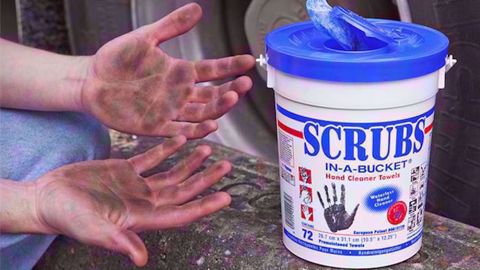 ITW Spraytec : Scrubs nettoie les mains sans eau ITW Spraytec : Scrubs nettoie les mains sans eau