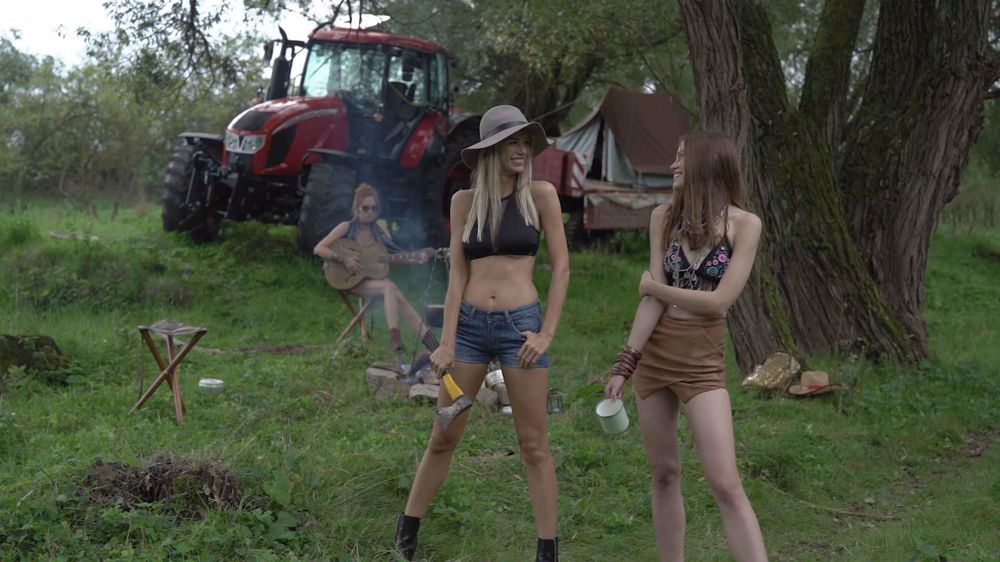 La nature, des tracteurs et Andrea Zlesakova La nature, des tracteurs et Andrea Zlesakova