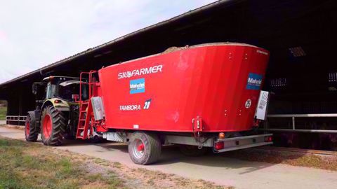 Silofarmer Tambora 20 : une turbine pour pailler et distribuer Silofarmer Tambora 20 : une turbine pour pailler et distribuer