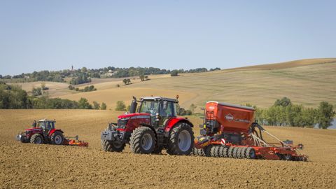 La faible demande américaine ralentit Agco La faible demande américaine ralentit Agco