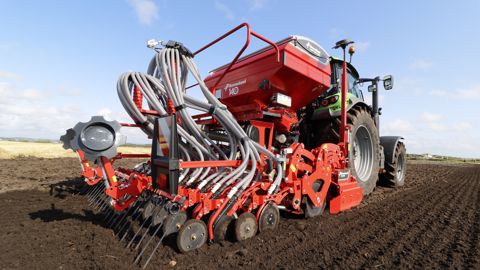 Deux opérations en une avec le combiné de semis Kverneland e-drill Deux opérations en une avec le combiné de semis Kverneland e-drill