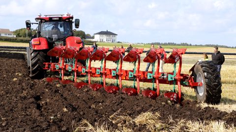 Une charrue monoroue Kverneland 6300 S Une charrue monoroue Kverneland 6300 S