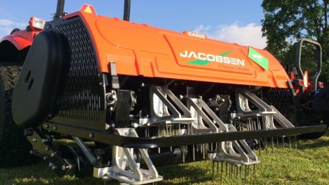 Jacobsen : nouveaux aérateurs de gazon Jacobsen : nouveaux aérateurs de gazon