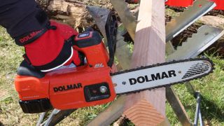 Une nouvelle élagueuse à batterie chez Dolmar