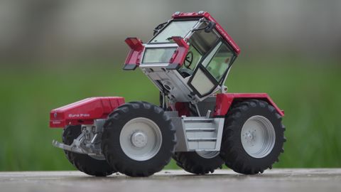 Weise-toys présente des tracteurs atypiques ! Weise-toys présente des tracteurs atypiques !
