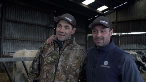 Témoignage : deux frères donnent leur avis sur la dérouleuse sans chaîne Hustler Témoignage : deux frères donnent leur avis sur la dérouleuse sans chaîne Hustler