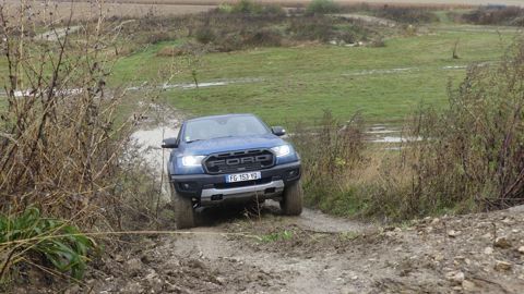 La déclinaison Raptor du Ranger correspond à la version haute performance du pick-up Ford. La déclinaison Raptor du Ranger correspond à la version haute performance du pick-up Ford.