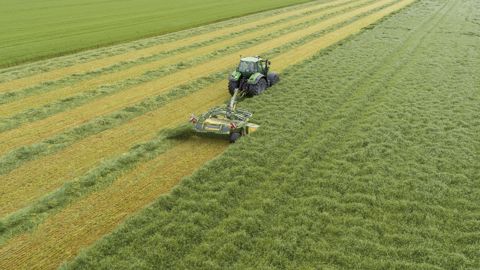 Un conditionneur en acier en forme de « M » pour Krone Un conditionneur en acier en forme de « M » pour Krone