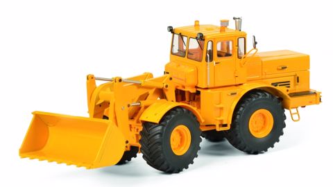 Le Kirovets K-700A transformé en chargeuse Le Kirovets K-700A transformé en chargeuse