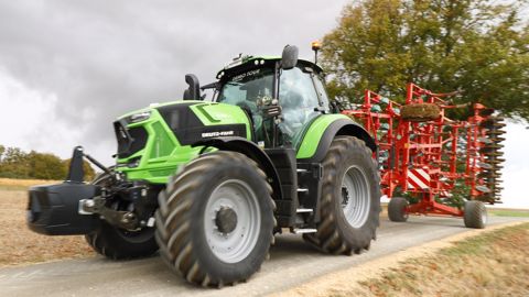 Motorisé par un six-cylindres Deutz AG, l’Agrotron 8280 TTV développe 287 ch de puissance maximale et répond à la norme antipollution Stage V. Motorisé par un six-cylindres Deutz AG, l’Agrotron 8280 TTV développe 287 ch de puissance maximale et répond à la norme antipollution Stage V.
