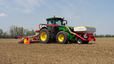 Pöttinger : Le semoir Aerosem FDD se combine Pöttinger : Le semoir Aerosem FDD se combine