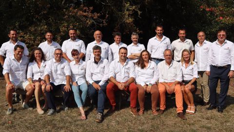 Les premiers adhérents d'Alpe et les experts auxquels l'association fait appel se sont rassemblés lors d'un séminaire près de Bourges (Cher), en septembre. Les premiers adhérents d'Alpe et les experts auxquels l'association fait appel se sont rassemblés lors d'un séminaire près de Bourges (Cher), en septembre.