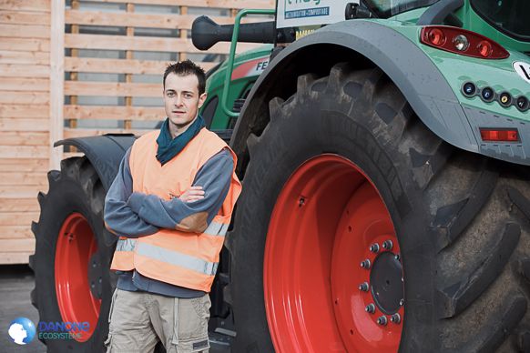 « Le VarioDoc Pro utilisé sur le tracteur de la Cuma me fait gagner du temps et réduit le risque d’erreur », constate Simon Bonnard, responsable agro-environnement de la Sica Terragr’Eau.