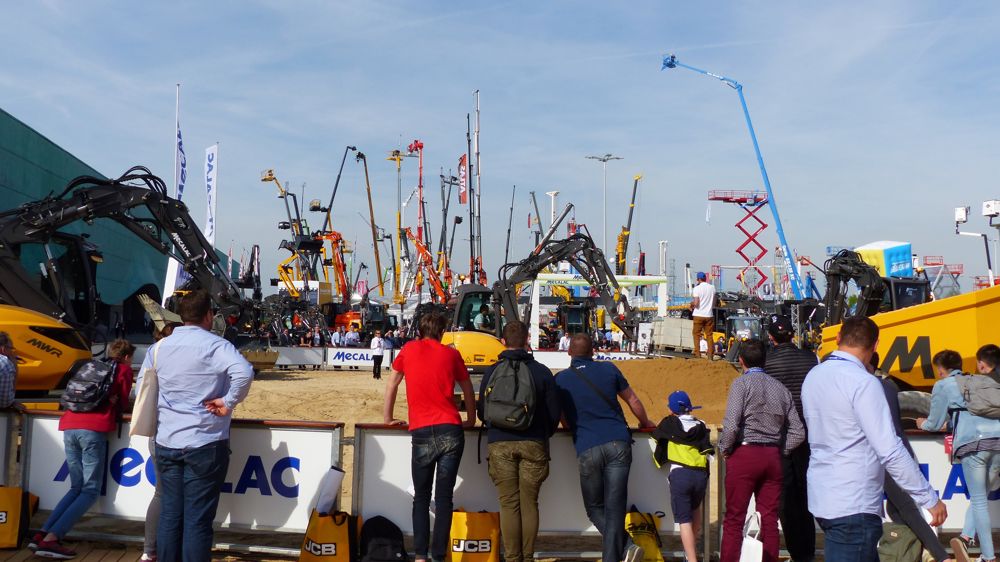 Vue de la zone de démonstration extérieure du salon Intermat (édition 2018). 
