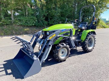 Tracteur Preet avec un chargeur Cochet