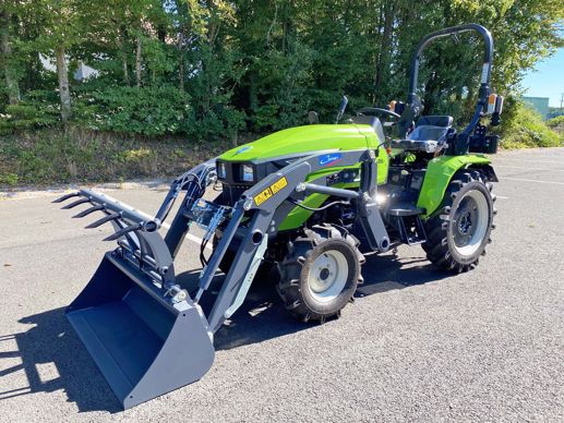 Tracteur Preet avec un chargeur Cochet