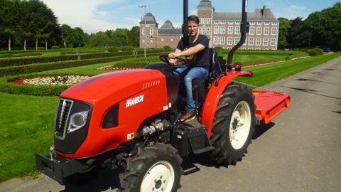 Le tracteur Branson F50. Le tracteur Branson F50.