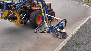 Poget : une brosse hydraulique pour petites épareuses