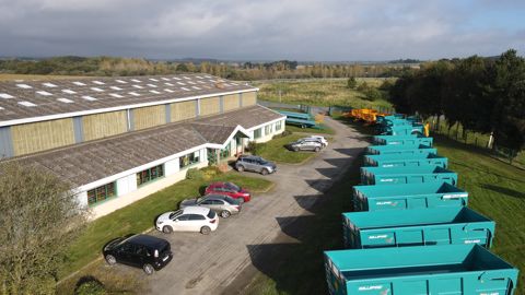 Rolland fusionne ses deux filiales de distribution Rolland fusionne ses deux filiales de distribution