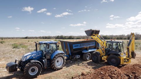 New Holland Série D : le tractopelle n’a pas dit son dernier mot New Holland Série D : le tractopelle n’a pas dit son dernier mot