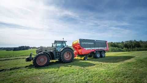 Pöttinger : la remorque autochargeuse Jumbo 8000 coupe encore plus court Pöttinger : la remorque autochargeuse Jumbo 8000 coupe encore plus court