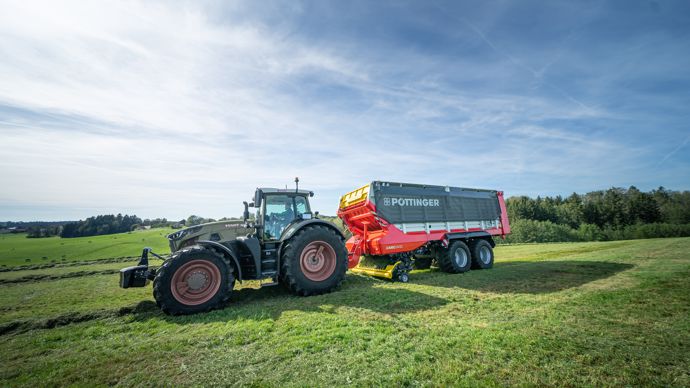 Pöttinger : la remorque autochargeuse Jumbo 8000 coupe encore plus court Pöttinger : la remorque autochargeuse Jumbo 8000 coupe encore plus court
