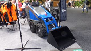 Vermeer lance la minichargeuse à batteries Conmeq AS15