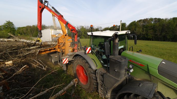 Vidéo : broyage de plaquettes avec un Fendt 1050 et un Noremat Valormax D841 Vidéo : broyage de plaquettes avec un Fendt 1050 et un Noremat Valormax D841
