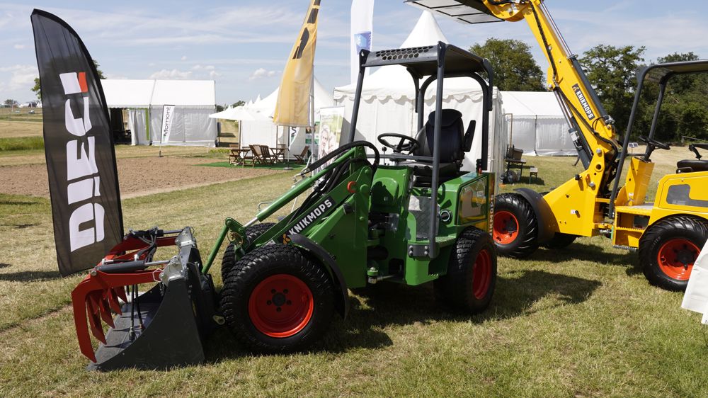 Le valet de ferme Knikmops s’électrise Le valet de ferme Knikmops s’électrise