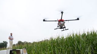 Un semis sur maïs grâce à un drone Un semis sur maïs grâce à un drone