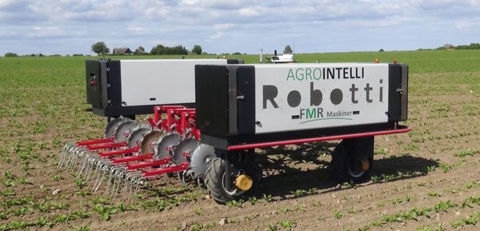 Le Robotti du constructeur danois AgroIntelli est la plateforme la plus aboutie. Elle est proposée pour des prestations de semis et désherbage par des entrepreneurs néerlandais. © AgroIntelli