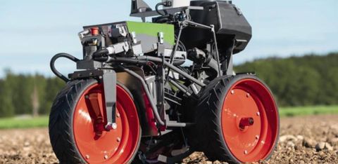 Le semoir robotisé Xaver de Fendt est conçu pour travailler en essaims. Chaque unité sème une ligne. © Fendt
