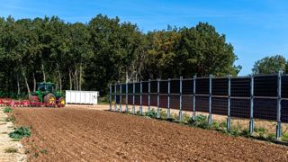 « Favoriser les synergies entre panneaux photovoltaïques et cultures » « Favoriser les synergies entre panneaux photovoltaïques et cultures »