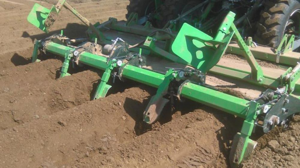 Un cloisonneur interbuttes